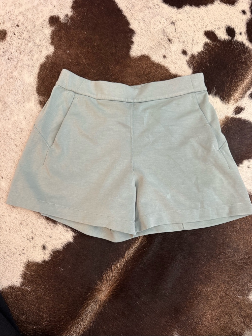 Women’s Lululemon light green short